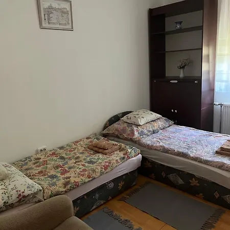Dombi Vendeghaz Pansiyon *